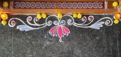 Border rangoli designs Door Step Rangoli Designs, Mugulu Simple, Free Hand Rangoli Designs Flower, Muggu Borders, Deepawali Rangoli, Kolam Border, Door Rangoli, Dotted Rangoli, Border Kolam