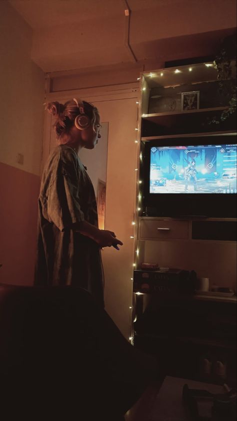 gaming girl aesthetic, fairy lights Fairy Lights Around Tv Stand, Fairy Lights Behind Tv, Gaming Girl Aesthetic, Lights Around Tv, Fairy Light Polaroids, Purple Fairy Lights Aesthetic, Lights Behind Tv, Aesthetic Fairy Lights, Bookshelf Aesthetic Fairy Lights