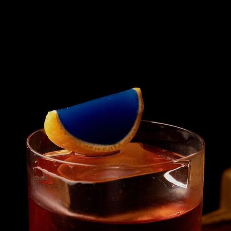 Zuma • Dubai on Instagram: "on Wednesdays we negroni 🥃🍊 #iloveZuma #ZumaDubai" Cocktail Design, Cafe Signage, Cocktail Decoration, Drink Garnishing, Cocktail Night, Jazz Bar, Cocktail Photography, Cocktail Garnish, Cocktail And Mocktail