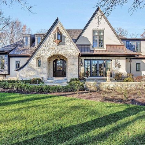 Stone + Copper + Stucco = The perfect transitional combo 👌 #Repost @home_builder ・・・ - - - - #stone #copper #roof #siding #stucco #mixedsiding #exterior #frontelevation #glenview #windows #landscaping #fall #leaves #fountain #transitional #frontyard #aperryhomes #builder #homebuilder #construction #design #architecture #architect #newhome #remodel #designbuild #landscaper #gaslantern #bevolo Swoop Roof House, Country Cottage Plans, Upstairs Addition, Stucco And Stone Exterior, Cottage Remodel, French Country Exterior, Tudor Home, Beach House Plan, Exterior Finishes