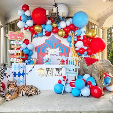 Circus Birthday Party Decorations, Carnival Baby Showers, Circus 1st Birthdays, Circus Birthday Party Theme, Carnival Birthday Party Theme, Carnival Circus, Carnival Themed Party, Circus Birthday Party, Yellow Balloons