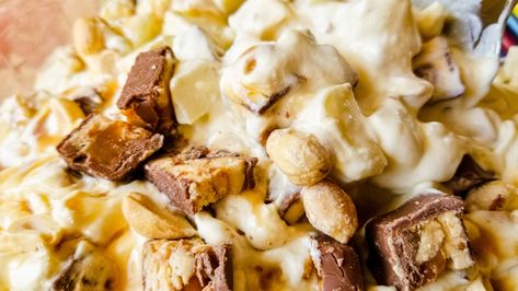 Creamy Snickers Taffy Apple Salad - Chicken Soup with Dumplings Chicken Soup With Dumplings, Taffy Apple Salad, Soup With Dumplings, Snicker Apple Salad, Taffy Apple, Chicken Dumpling Soup, Snickers Candy, Apple Salad Recipes, Jelly Cookies