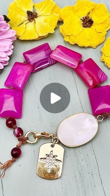 Trendy Diy Jewelry, Jewelry Making Videos, Handmade Jewelry Business, Knotted Bracelet, Jewelry Making Business, Beading Inspiration, Trendy Diy, Making Videos, Bracelet Knots