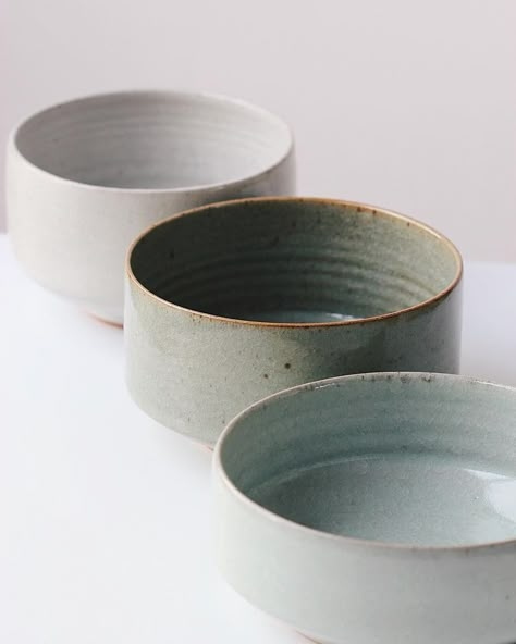 Pottery Simple, Simple Ceramics, Florian Gadsby, Pottery Pinch Pot, Large Bowls, Ceramics Pottery Bowls, Pottery Videos, Keramik Design, Slab Pottery