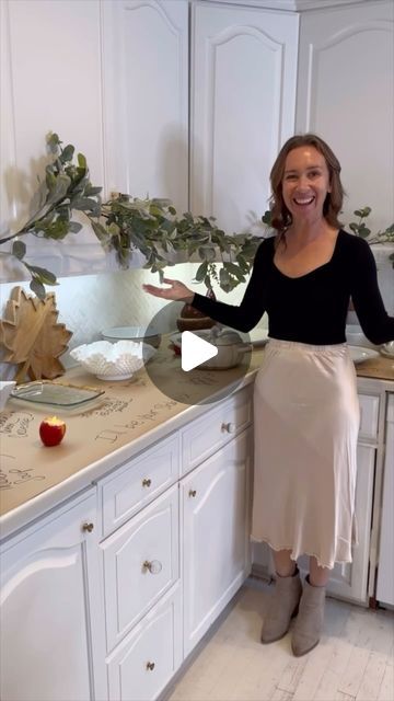 Shannon Doherty on Instagram: "THANKSGIVING BUFFET STATION!!!🦃 Save & Share this amazing idea! THIS IS ONE OF MY MOST POPULAR IDEAS EVER!! ( Over 20 million views and counting!) 

LIKE + COMMENT - “station” - I will send you a list of all the fun sayings. I write on my station plus a link to the craft paper and some fun Thanksgiving platters so you can set up the station for your family this year!! Make sure you’re following me to get the link!!!

So excited to see everyone’s buffet stations this year and I hope your family loves this idea as much as we do!! SAVE that for all your holidays, especially Thanksgiving!!! Love you guys! #thanksgiving #thanksgivingdinner #thanksgivingdecor #holidaydecor #decorhack #decorhacks #holidaydecorating #tipsandtricks #momsofinstagram" Craft Paper Buffet Table, Kitchen Island Thanksgiving Buffet, Thanksgiving Hacks Tips, Kitchen Island Buffet Set Up, Thanksgiving Plate Setting Ideas, Thanksgiving Island Buffet, Thanksgiving Buffet Setup On Kitchen Island, How To Decorate A Thanksgiving Table, Thanksgiving Set Up Buffet Tables