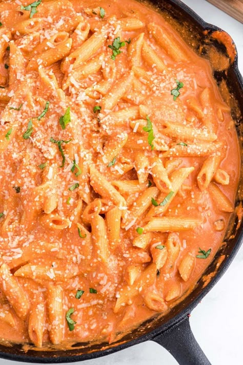 Al La Vodka Sauce, Penne Ala Vodka Recipe, Penne Vodka Sauce Recipe, Creamy Penne Alla Vodka, Penna Alla Vodka Recipes, Chicken Penne Alla Vodka, Penne Alla Vodka Recipe With Chicken, Ala Vodka Sauce, Creamy Vodka Sauce Recipe