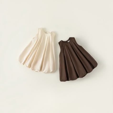 Product ID: BB27000 Material: 100% Cotton Color: Beige Brown *Babies grow at their own pace. Its recommended to choose the size that corresponds to your minis height and weight rather than their age for a much more accurate fit. Please also take delivery time into consideration. *The parcel only contains the dress. Other pieces or accessories shown are only used for photo props. Baby Dress Design, Baby Boutique Clothing, Sleeveless Skirt, Dress Korean, Girl Trends, Brown Babies, Fashion Dresses Casual