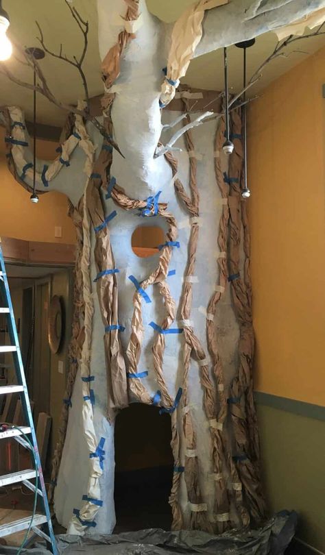 Paper Mache Tree, Tree Props, Forest Bedroom, Casa Hobbit, Forest Room, Paper Mache Projects, Jungle Tree, Jungle Room, Fake Trees