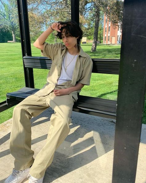 Baggy Khaki Pants Outfit, Baggy Pants Outfit Men, Baggy Khaki Pants, Khaki Pants Outfit Men, Baggy Pants Outfit, Khaki Pants Outfit, Pants Outfit Men, Aesthetic Outfits Men, 90s Fashion Grunge