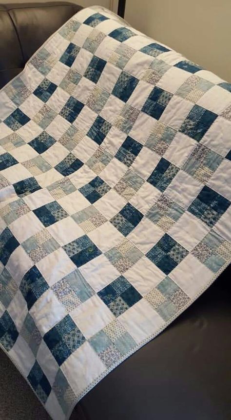 Quilt Patterns Modern, Blue Quilt Patterns, Colchas Quilting, Two Color Quilts, Quilting Designs Patterns, Scrappy Quilt Patterns, Quilt Square Patterns, Baby Quilt Patterns, Scrap Quilt Patterns