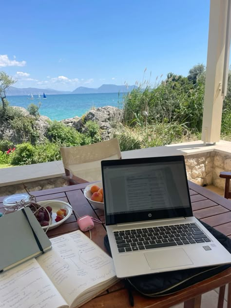 Study Places Aesthetic, Work From The Beach, Working While Traveling Aesthetic, Online Coaching Aesthetic, Summer Work Aesthetic, Beach Study Aesthetic, Work Remotely Aesthetic, Green Studying Aesthetic, Remote Work Setup