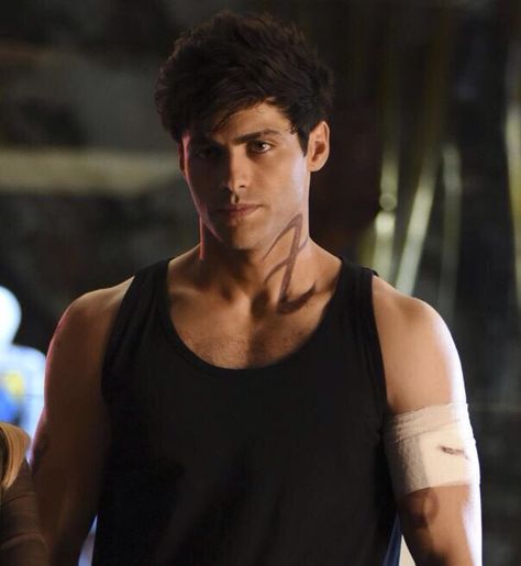 Matthew Daddario as Alec Lightwood Matthew Daddario Shadowhunters, Alec And Jace, Magnus And Alec, Sylvia Day, Shadowhunters Malec, Matthew Daddario, Alec Lightwood, Mary Shelley, City Of Bones