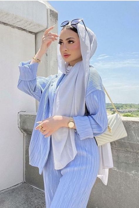 50+ Hijabi Outfits for the Summer Season - Boss Babe Chronicles Outfits For The Summer, Hijab Outfit Summer, Outfits Muslim, Hijab Fashion Summer, Modern Hijab Fashion, Mode Turban, Hijab Trends, Muslim Fashion Hijab Outfits, Modest Summer Outfits