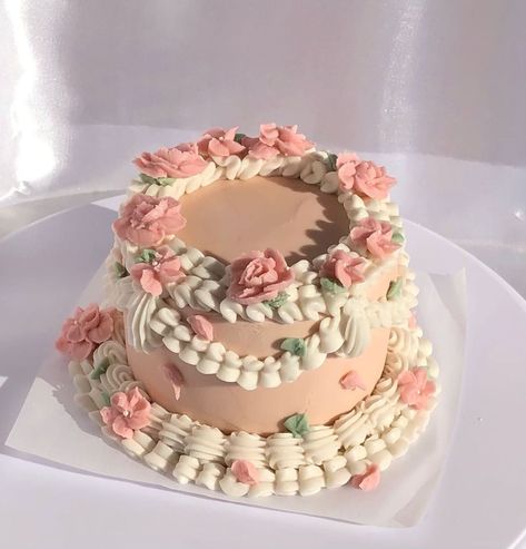 Vintage Cake Decorator on Instagram: “Vintage romance 🤍 I had some extra cake batter and decided to make a 4 inch cake to have some fun! Also this is my first time posting…” Frilly Cake, 4 Inch Cake, Heart Cake Designs, Vintage Cake Decorating, Heart Cake Design, Victorian Cakes, Cake Pic, Vintage Heart Cake, Bolo Vintage