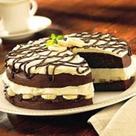 Get Chocolate Banana Cream Cake Recipe from Food Network Banana Cream Cake, Cake Sheet, Awesome Desserts, Monkey Party, Cream Cake Recipe, Creamy Pudding, Carrot Cakes, Bloc Party, Cake Fruit