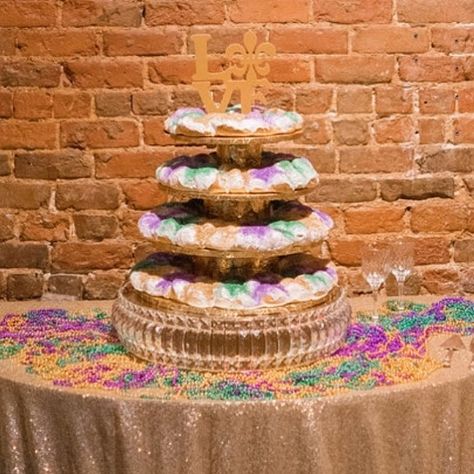 La Louisiane Bakery on Instagram: “Love and king cake⚜️ @artedevie @rosysjazzhall” Braided King Cake, Randazzo King Cake Recipe New Orleans, King Cake Beignets, King Cakes New Orleans, Mardi Gras King Poke Cake, King Cake, New Orleans Wedding, Sweet 16, New Orleans