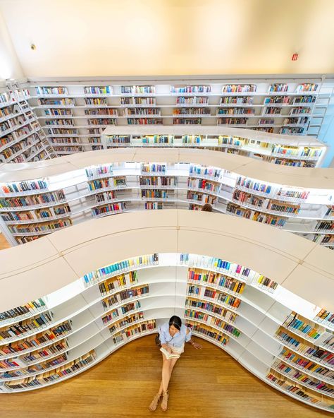 When hubs needed to go to 313@somerset but I very conveniently got us lost and found our way to the library@orchard instead. #singapore #sgb #libraryorchard #orchardlibrary #singaporetravelvibes #library #librarydesign #librarylife #bookshopsofinstagram #protectorsofthewrittenword #singapore #visitsingapore #thisissingapore #beautifulseasia #whatissingapore #discoversingapore #sheisnotlost #voyaged #thetraveltag #speechlessplaces #journeysofgirls #backpackerstory #backpackersintheworld #th... Visit Singapore, Singapore Travel, Library Design, Lost And Found, The Library, Daily Reminder, Somerset, Backpacking, Singapore