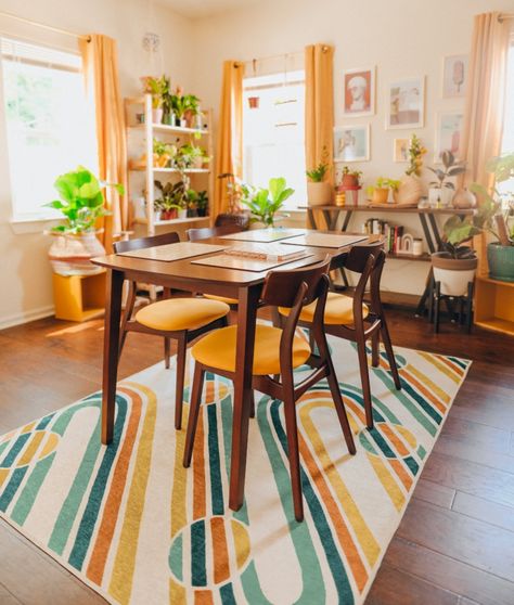 bright-colored-rugs-rainbow-dining-room Bright Boho Dining Room, Bright Dining Room Ideas, Rugs Rainbow, Fun Dining Room, Western Dining Room, Bright Dining Room, Mcm Dining Table, Colorful Dining Room, Retro Dining Room