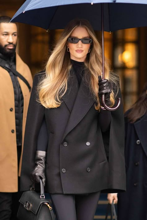 Mode Country, Rosie Huntington Whiteley Style, Look Retro, Rosie Huntington Whiteley, Mode Inspiration, Winter Fashion Outfits, Preppy Outfits, Classy Outfits, Fashion Inspo Outfits