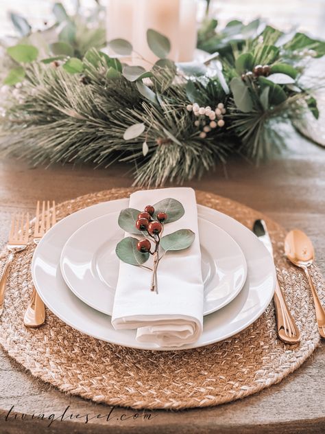 Christmas Decorations Dinner Table, Dinner Table Diy, Christmas Dinner Table Settings, Holiday Table Centerpieces, Holiday Tablescape, Christmas Eve Dinner, Xmas Dinner, Christmas Dining Table, Christmas Dinner Table