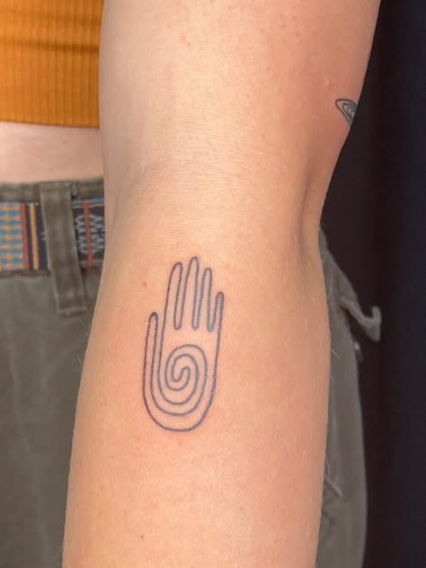 Cool Peace Sign Tattoo, Hopi Hand Tattoo, Healing Hand Tattoo, Spiral Hand Tattoo, Healing Hands Tattoo, Hippy Tattoos For Women, Pachamama Tattoo, Hippie Tattoo Ideas Boho, Granola Tattoo Ideas