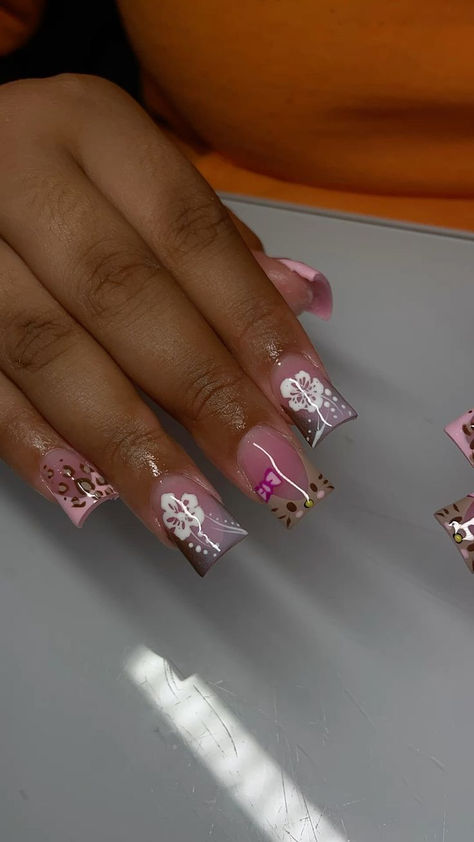 French Tip Short Nail Ideas, Shirt Baddie Nails, Abstract Nails Pink, Brown Hello Kitty Nails, Dump Nails, Dope Nail Designs Short Length, Short Hello Kitty Nails, Hello Kitty Nails Short, Acrylic Nail Set