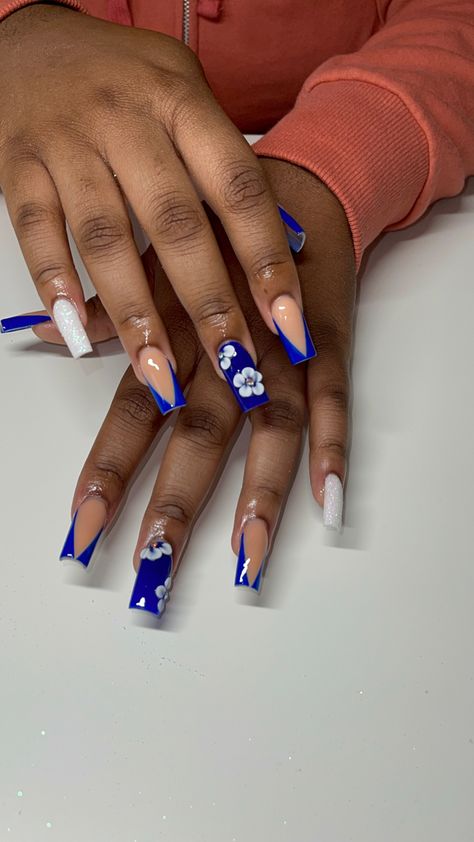 Back To School Nails Acrylic Short Blue, Blue Nail Designs Medium Length, Cute Royal Blue Nails Short, Nails Royal Blue Design, Blue Nail Inspo Square, Short Nails Blue And White, Simple Royal Blue Nails, Royal Blue Birthday Nails, Acrylic Nails Blue And White