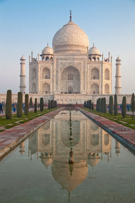 Famous Architecture Buildings, Ancient Buildings Architecture, Pool Reflection, Planet Names, World Famous Places, Architecture Photography Buildings, Architectural Concept, Building Aesthetic, Landmarks Art