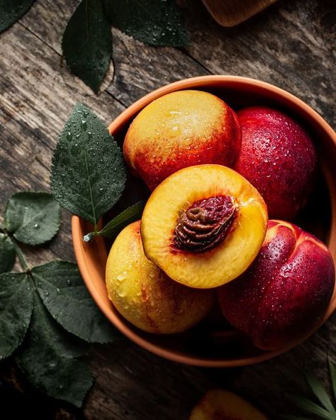 Food Photography Composition, Flower Cafe, An Old Soul, Food Goals, Slow Food, Delicious Fruit, Summer Beauty, Sweet Orange, Citrus Fruit