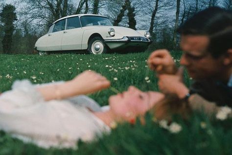 Citroën DS #citroenDS Car Editorial, Arte Indie, Classic Romance, The Love Club, Citroen Ds, Old Love, This Is Love, Vampire Slayer, 인물 사진