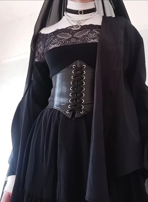 Cottage Goth Fashion, Cool Outfits Edgy, Goth Hijabi, Modest Goth, Cottage Core Goth, Grunge Alternative Fashion, Aesthetic Outfits Hijab, Fit Pictures, Gothic Fashion Victorian