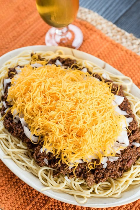 Ohio Chili Cincinnati Skyline, Restaurant Chili Recipes, Bill's Chili Recipe, Cinnati Chili, Chili Restaurant, Spaghetti And Cheese, Cincinnati Chili Recipe, Skyline Chili, Cincinnati Chili