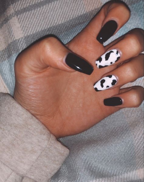 Cute Cow Print Nail Ideas, Sparkly Cow Print Nails, Cute Cow Print Nails Acrylic, Coffin Acrylic Nails Cow Print, Cow Print Nails Ideas, Cute Nail Designs Cow Print, Black Cow Print Nails, Cow Print Dip Nails, Cow Print Nails Coffin