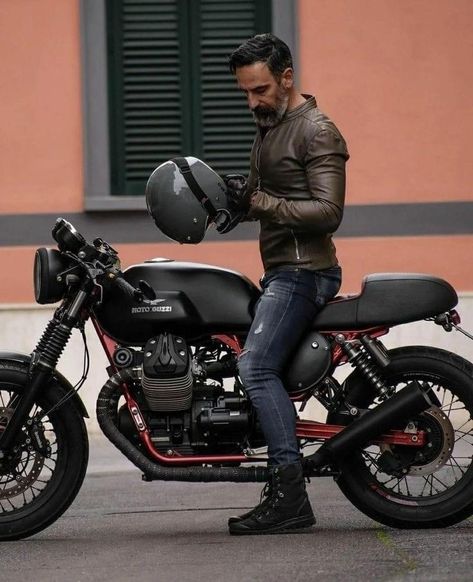 Moto Guzzi Cafe Racer, Moto Guzzi V7, Moto Guzzi Motorcycles, Biker Fashion, Honda Scrambler, Hello Moto, Bike Pictures, Motorcycles And Scooter, Cafe Racer Build