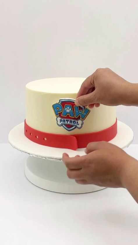 Simple Paw Patrol Cake, Paw Patrol Cake Decorations, Fondant Cake Topper, Simple Cake Designs, Paw Patrol Cake, Fondant Tutorial, Strawberry Cake, Fondant Cake, Buttercream Cake