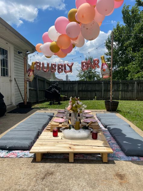 Outdoors picnic set up with balloons
 and pallets for table Outdoor Picnic Ideas, Pallet Picnic, Picnic Ideas, Outdoor Picnic, Outdoor Picnics, Celebration Party, Holiday Parties, Holidays, Birthday