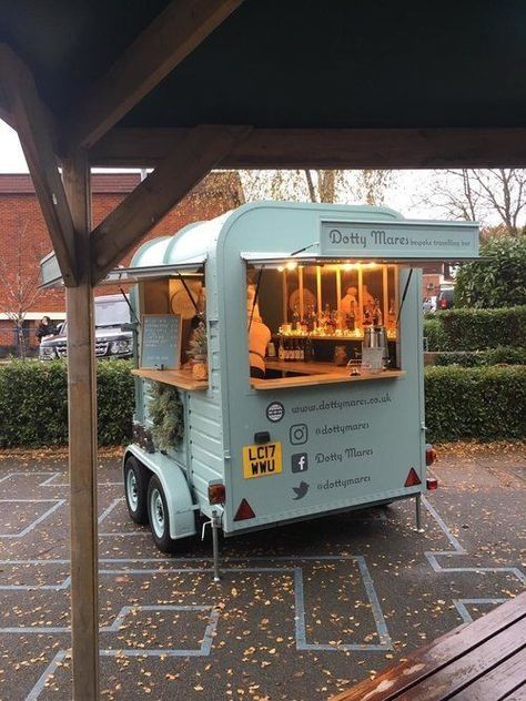 Shed On Trailer Ideas, Horse Box Food Trailer, Horse Box Bar, Cafe Box, Ice Ice Cream, Foodtrucks Ideas, Coffee Kiosk, Boutique Patisserie, Trailer Bar