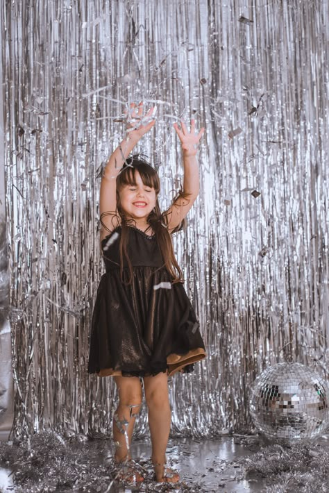 New Years Kid Photoshoot, Toddler New Years Photoshoot, Nye Family Photoshoot, New Years Photoshoot Family, New Years Photoshoot Kids, New Year Photoshoot Ideas Kids, New Year’s Eve Pictures, New Years Family Photoshoot, New Years Mini Session