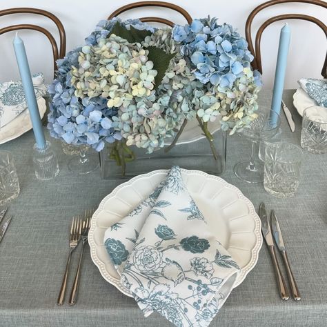 Table Art's brand new Hamptons Blue Floral Weave napkins paired with the Mint Weave tablecloths 🩵💚  Charger plates & glassware from @eventmerchantco  Cutlery from @social.eventhire  Linen from @tablearteventhire New Hampton, Country Wedding Decorations, Elegant Country, Vintage Wedding Decorations, Table Cloths, Art Event, Charger Plates, Art Table, Country Wedding