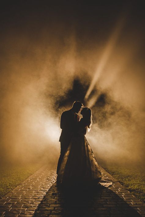 Pre Wedding Night Shoot, Sangeet Photoshoot, Campfires Photography, Dance Rain, Reception Photoshoot, Lighting Photoshoot, Night Wedding Photography, Engagement Photo Shoot Poses, Dinner Photos