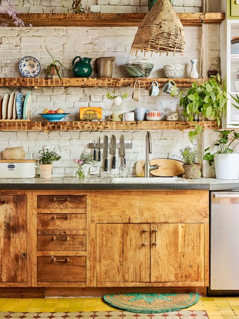 Reclaimed Kitchen, Bohemian Style Kitchen, Boho Style Kitchen, Brooklyn Home, Modern Kitchen Cabinets, Rustic Kitchen Decor, Boho Kitchen, Kitchen Trends, Wooden Cabinets