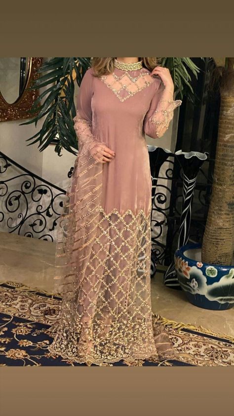 Pakistani Party Wear Dresses, Latest Dress Design, Latest Fashion Dresses, Pakistani Fancy Dresses, Pakistani Fashion Party Wear, Beautiful Pakistani Dresses, Salwar Kamiz, Fancy Dresses Long, Sleeves Designs For Dresses