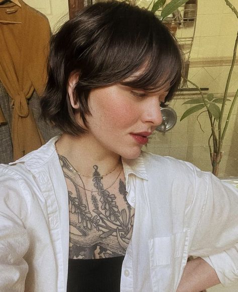 @damperdaisy.beauty on instagram Messy Bob Curtain Bangs, Layered Bob With Micro Bangs, French Bob Shag, French Bob With Side Bangs, Bob Mullet Hair, Short Hair With Shaved Side, Bixie 90s Haircut With Bangs, Short Non Binary Hair, Long Pixie Haircut With Bangs