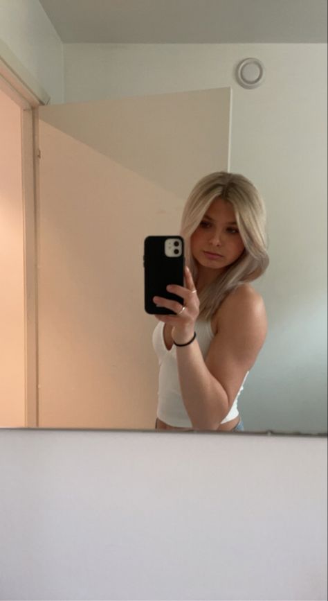 Blonde Girl Mirror Sefile, Blonde Girl Snaps Mirror, Blond Girl Mirror, Blonde Mirror Selfie, Blonde Mirror Pic, Blonde Girl Mirror, Blonde Teenage Girl, Blonde Green Eyes, 13 Year Girl