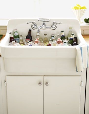 Quick #NewYearsEve party tip: Put your kitchen sink to work as a beverage cooler. Guests will feel welcome helping themselves, and cleanup's a breeze. Cooler Tricks, Old Sink, Addition Ideas, Colorful Drinks, Super Bowl Party, Easy Parties, Farm Sink, Beverage Cooler, Superbowl Party