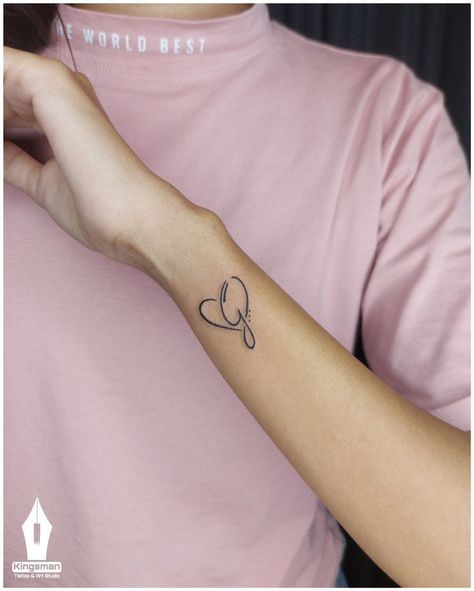 #Tattoos #BeautifulsmalltattoosdesignsForGirls #beautifulTattoos #SmalltattosForwomen #TattoosDesigns This tattoo design is very beautiful ... less Heart With Initals Tattoo, Letter And Heart Tattoo, Heart With Letter Tattoo, G With Heart, Heart With Name Tattoo, G Letter Tattoo, Back Tattoo Full, G Heart Tattoo, Letter G Tattoo