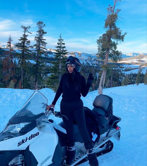 Snow Mobile Outfits For Women, Snow Mobile Pictures, Snowmobile Photoshoot, Snowmobile Outfit Woman, Snowmobile Pictures, Snowmobile Aesthetic, Snowmobile Girl, Ski Trip Essentials, Aspen Trip