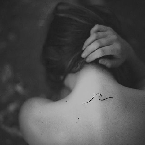 Back-of-the-Neck Tattoo Ideas and Inspiration | POPSUGAR Beauty Simple Wave Tattoo, Wave Tattoos, Beachy Tattoos, Tattoo Son, Wave Tattoo Design, Tattoo Spots, Back Of Neck Tattoo, Shape Tattoo, Wave Tattoo