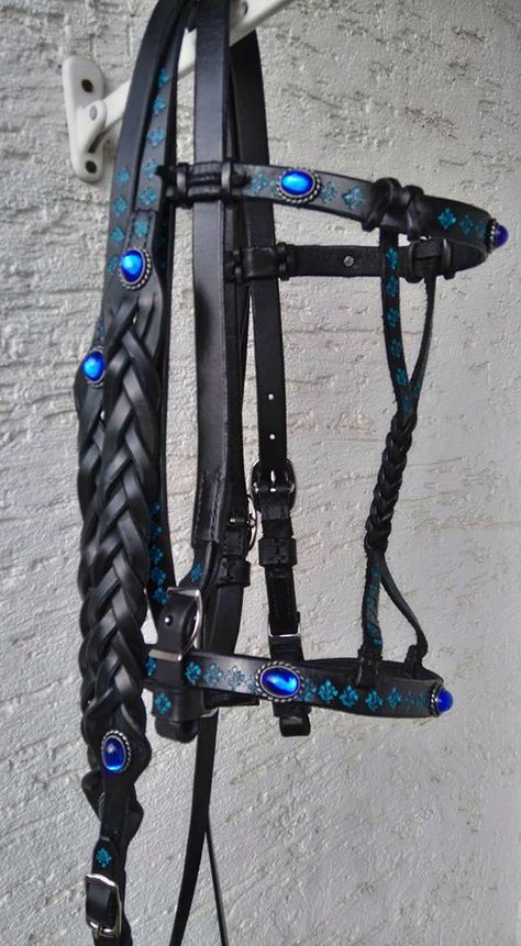 Black Horse Tack, Horse Tack Diy, Medieval Horse, Barrel Racing Tack, Horse Costumes, Horse Armor, Fantasy Horses, Western Horse Tack, Horse Equipment