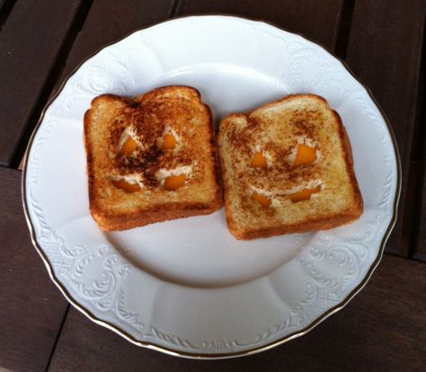 Halloween Grilled Cheese! A great lunch idea. Pumpkin Grilled Cheese, Fall Grilled Cheese, Jack O Lantern Grilled Cheese, Jack O Lantern Cheese Quesadilla, Disney Grilled Cheese Recipe, Great Lunch Ideas, Cheese Pumpkin, Grilled Cheese Sandwich, Sandwich Bread